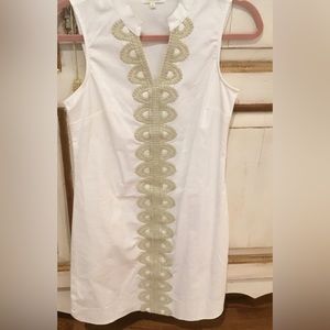 MUD PIE GRECIAN FEEL SHIFT DRESS WITH GOLD EMBROIDERY. NWOT SZ XS